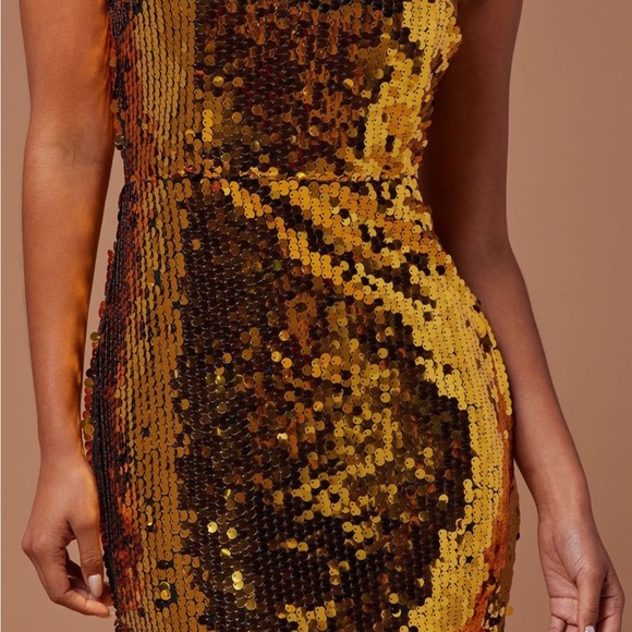 Women's Claudette Sequin
Maxi Dress in Gold - new with tags NWT - Picture 4 of 4